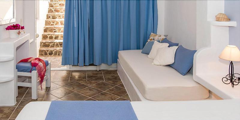 Mina Adamantas (Milos)