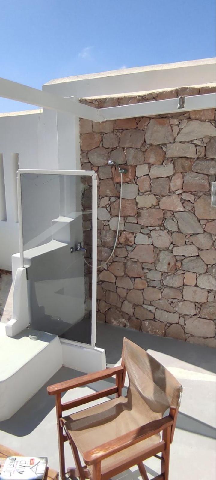 Mina Adamantas (Milos)